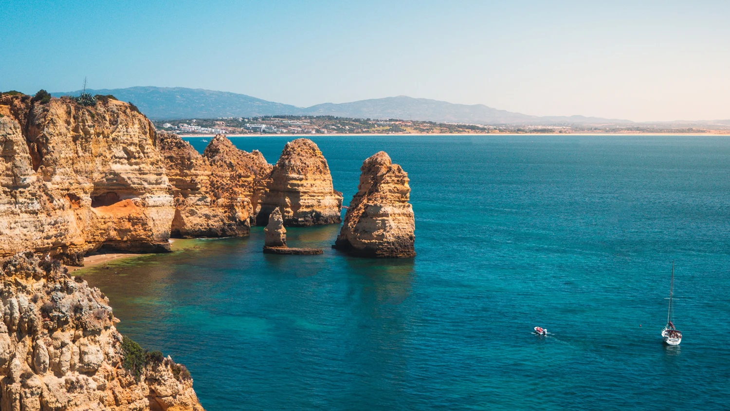 Algarve coastline and popular holiday destinations