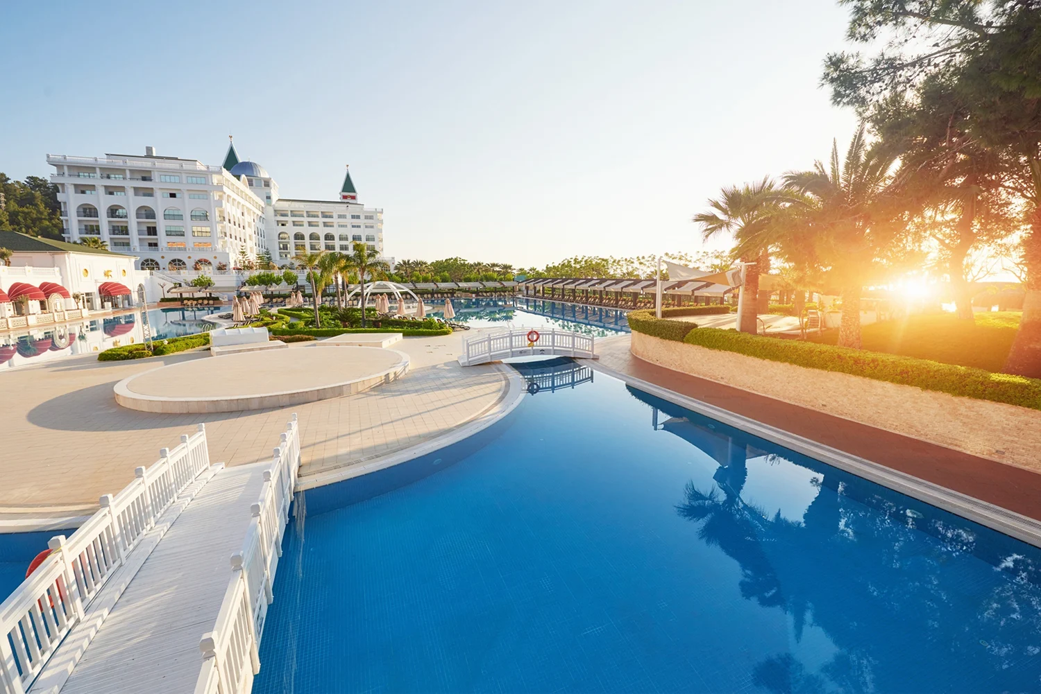 Albufeira resort guide covering beaches, nightlife and Faro Airport transfers